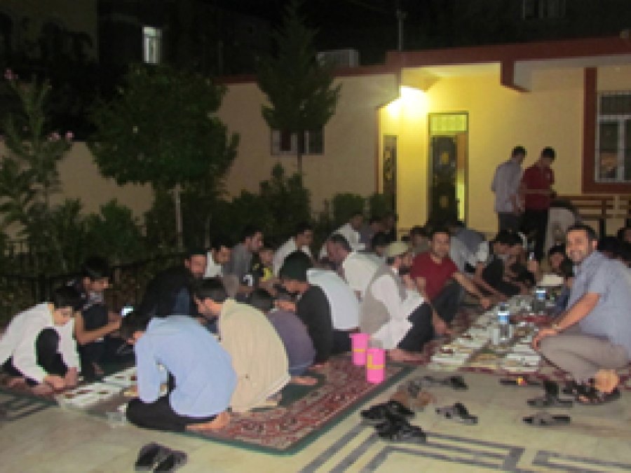 İkra-Der Halka Sahur İkram Etti