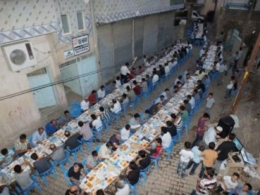 Ravza Der Halkla Bir Araya Geldi