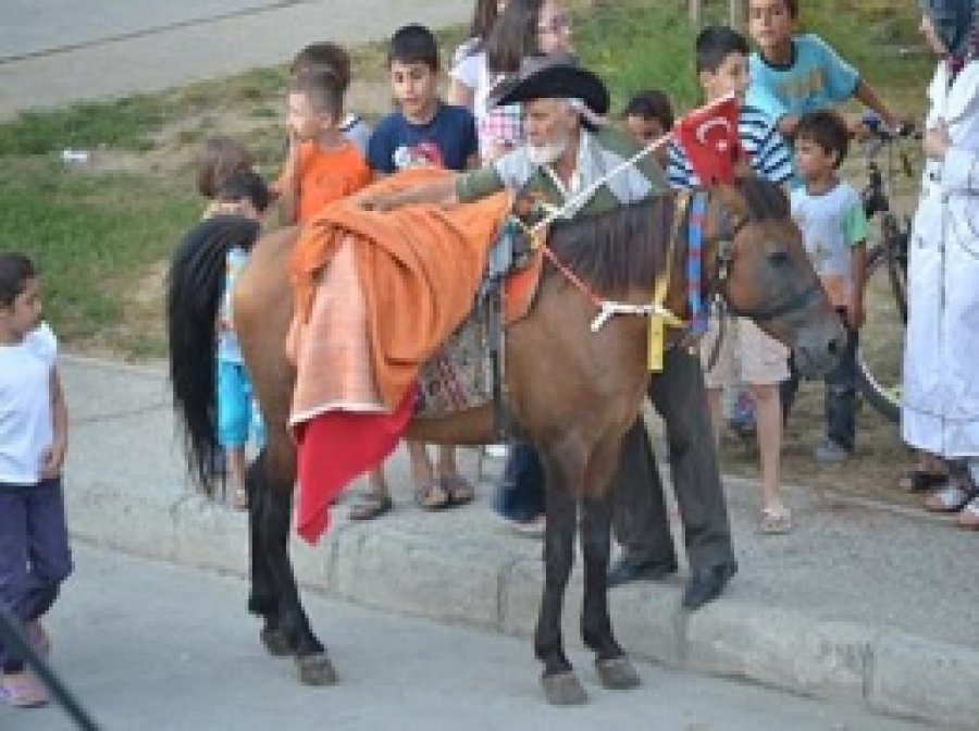 32 Yıldır Atıyla Şehir Şehir Dolaşıyor