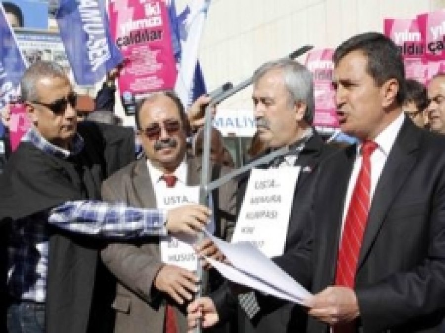 Memurlardan Kumpaslı Eylem 