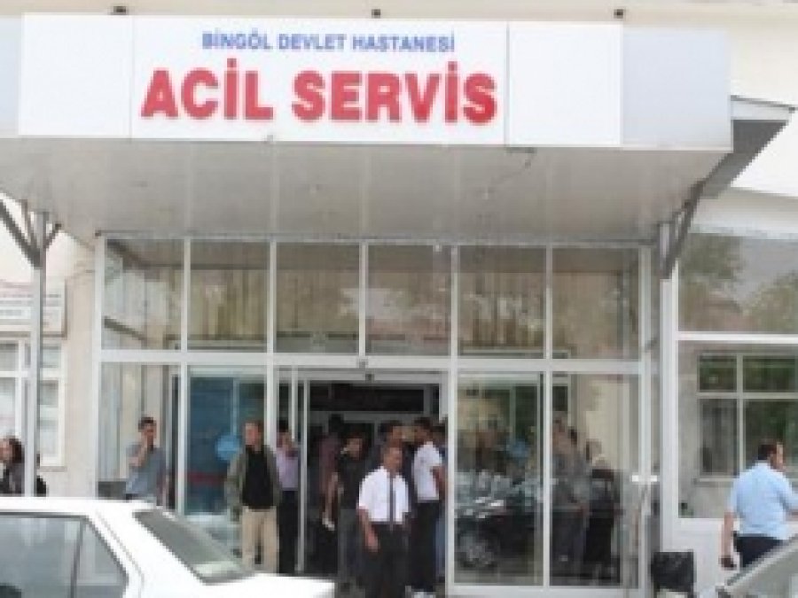 Öğrencilerin Kavgasını Ayıran Öğretmen Yaralandı