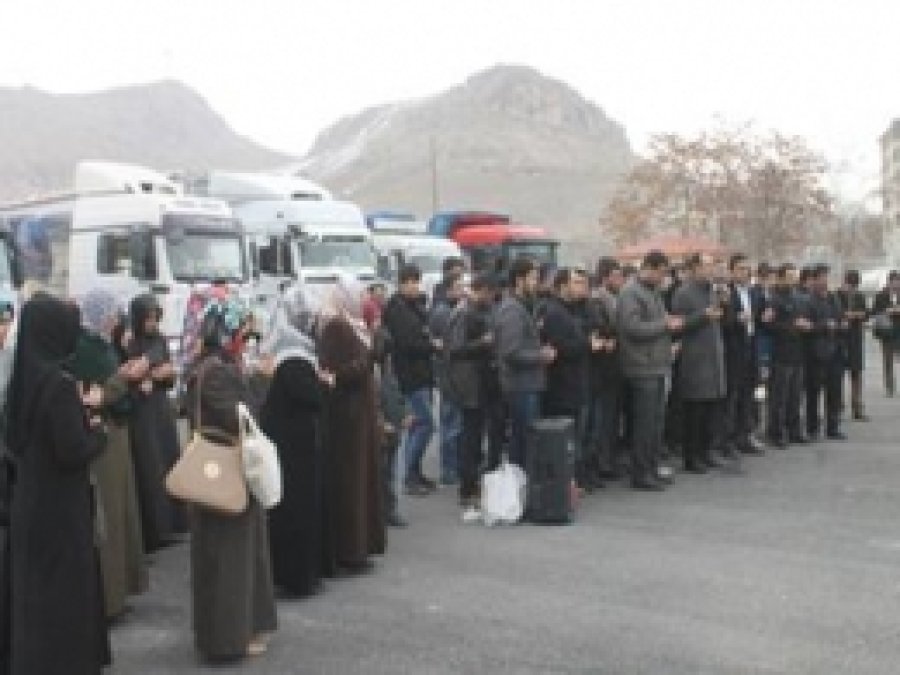 İHH'dan Suriyeli Mültecilere 6 TIR Un Yardımı