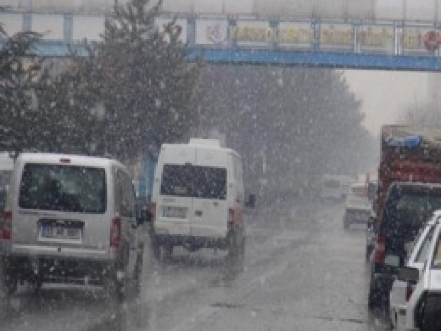 Tatvan'da Kar Yağışı Başladı