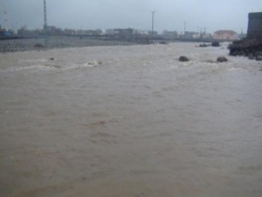 İdil'deki Sağanak Yağmur Çevreyi Göle Çevirdi