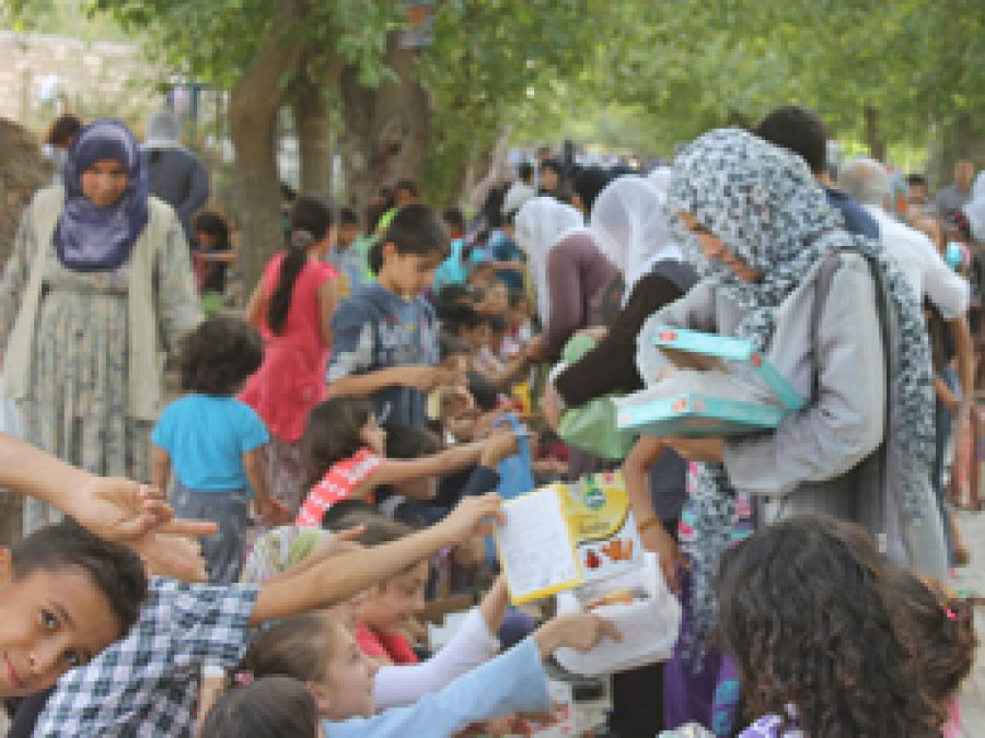 Bayram Arefesinde Mezarlıklar Doldu Taştı