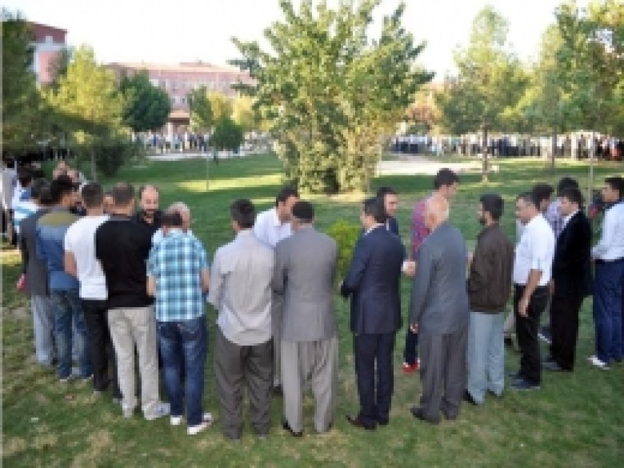 Batmanlılar Salâvatlar Eşliğinde Bayramlaştı