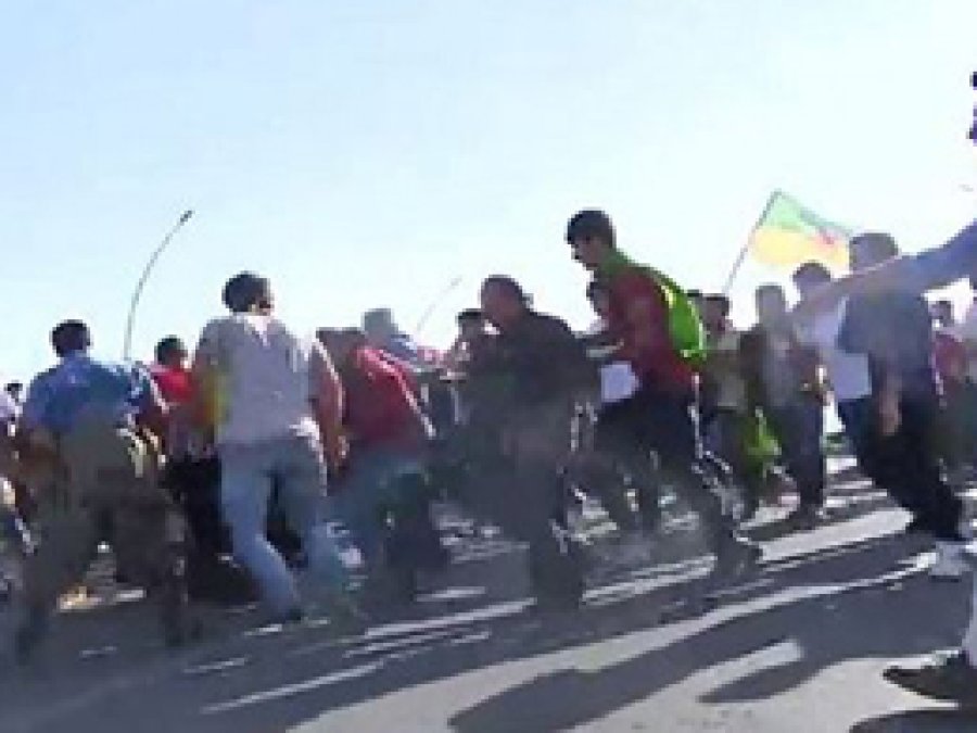 Göstericiler Rûdaw Muhabirini Bıçakladılar