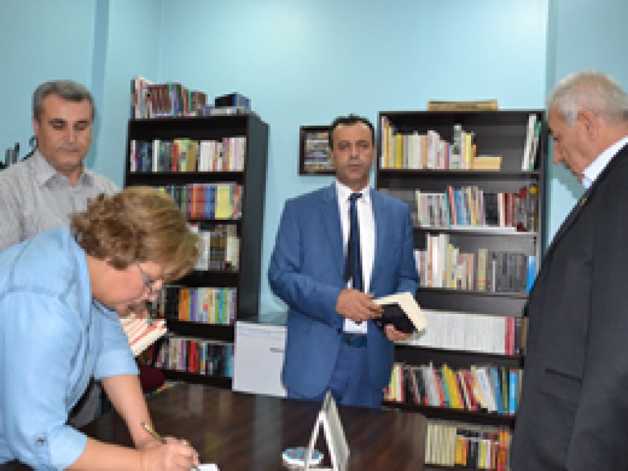 Kütüphanede Kürtçe Kitaplarda Yerini Buldu 