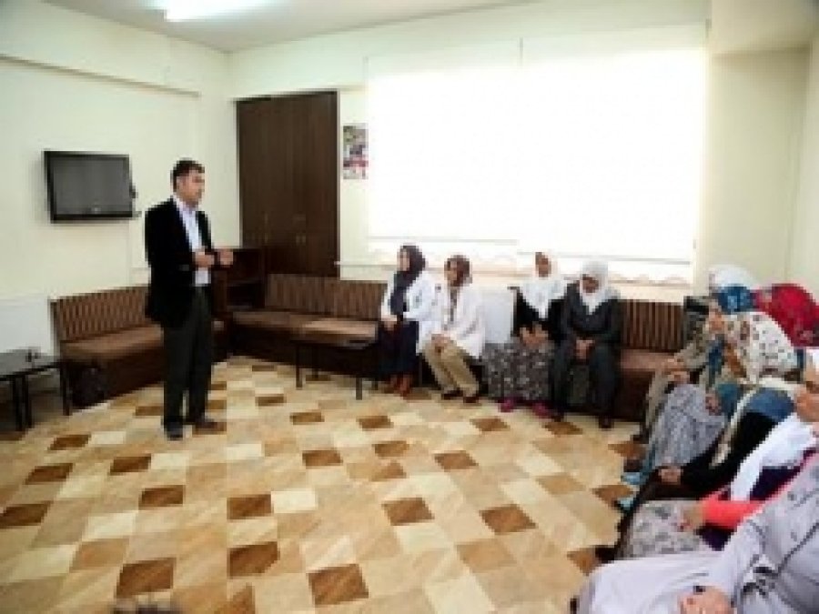 Ev Hanımlarına Madde Kullanımı İle Mücadele Semineri
