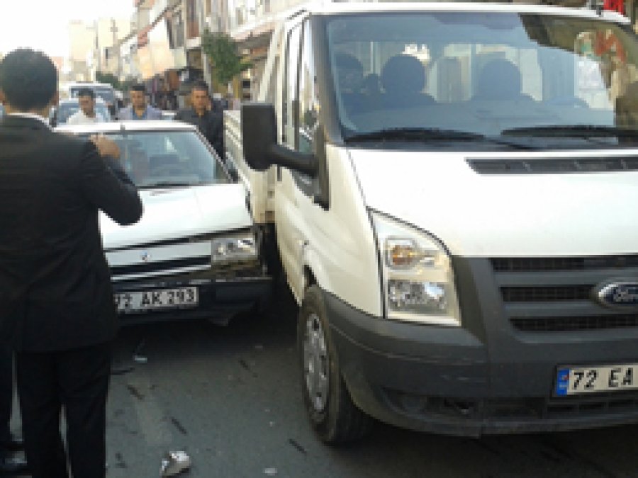 Batman'da Maddi Hasarlı Kaza