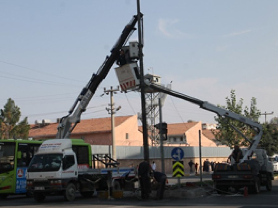 Mobese Kameralarına Betonlu Koruma