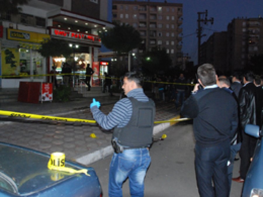 Silahlı Kavgada Polis Yaralandı