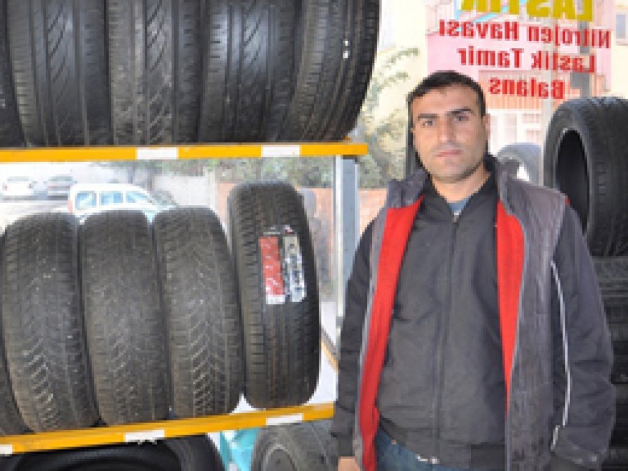 Araç Sahipleri Kış Lastiklerini Takmaya Başladı