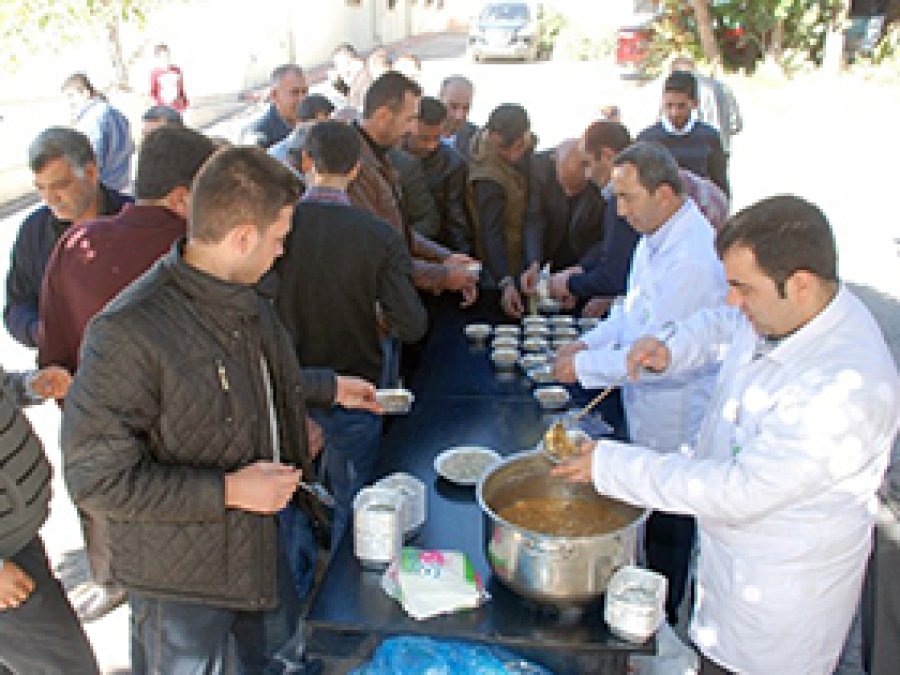 Antep Ticaret Borsası Aşure Dağıttı