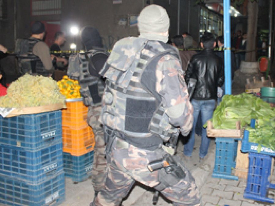 Diyarbakır'da Polise Silahlı Saldırı