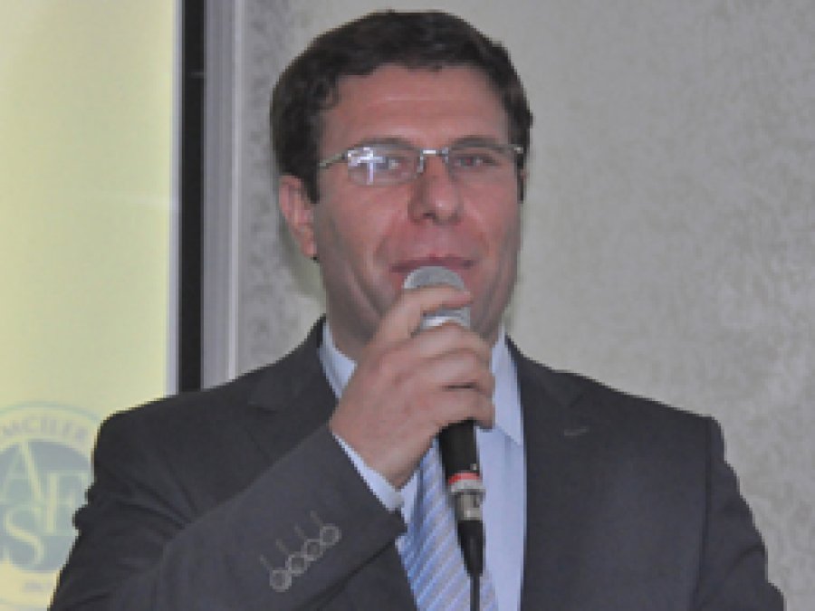 'Öğretmen Bir Kandile Benzer'