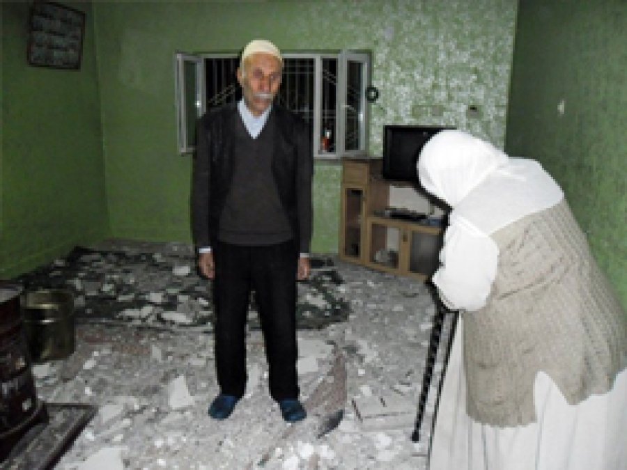 Namaz Kılarken Üstüne Evin Tavanı Çöktü