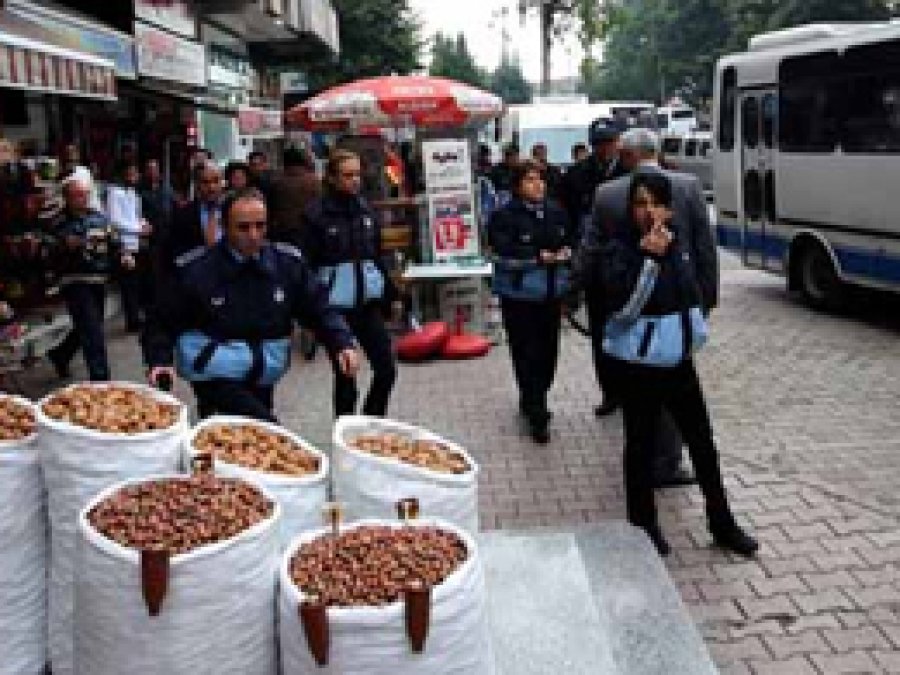 Tarsus’ta seyyar satıcılara baskın