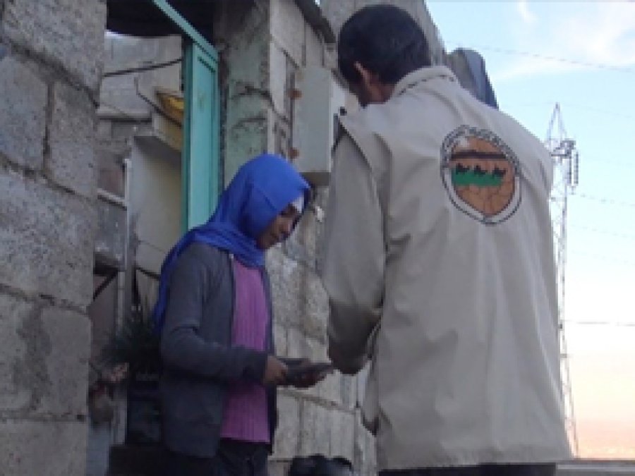 YAR DER'den nakit ve gıda yardımı