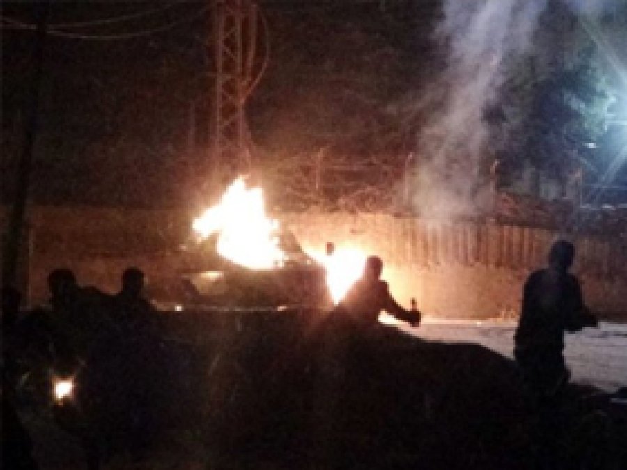 Hakkari'de Polis aracı ateşe verildi