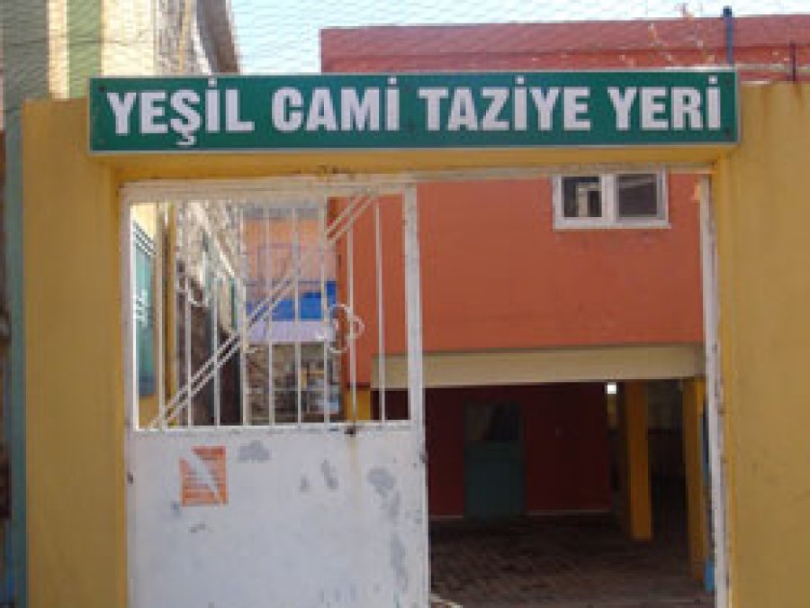 Ergani'de Camilere Çirkin Saldırı