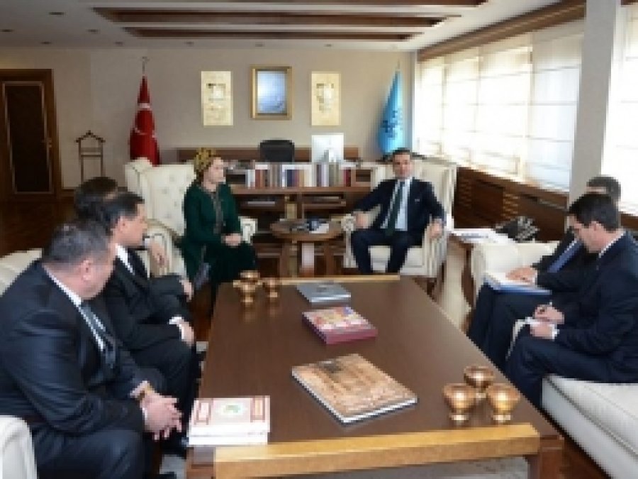 Bakan Ömer Çelik Türkmen Mevkidaşı İle Görüştü
