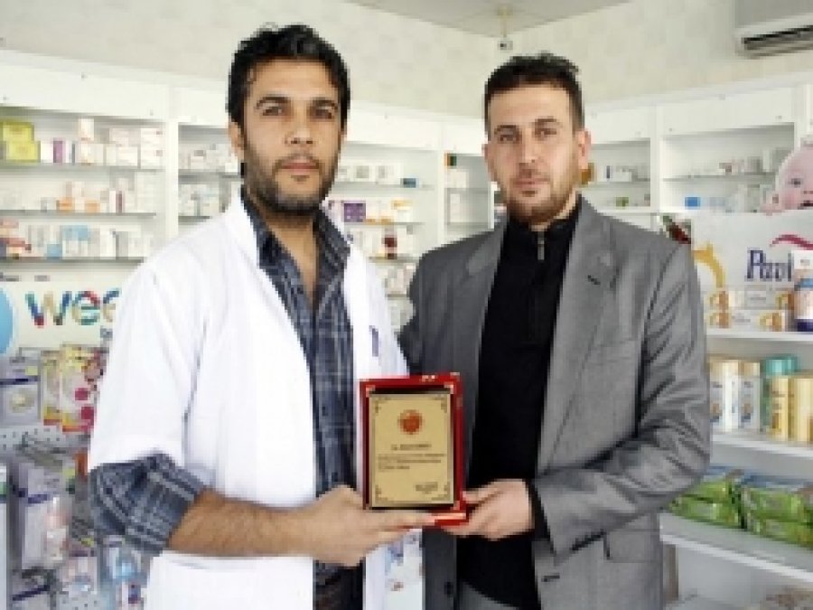 Umut Kervanı'ndan Hayırseverlere Plaket