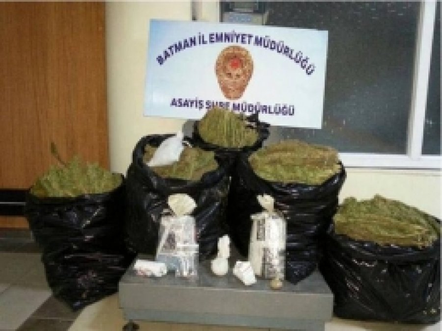 Batman'da 1 Kilo Esrar Ele Geçirildi