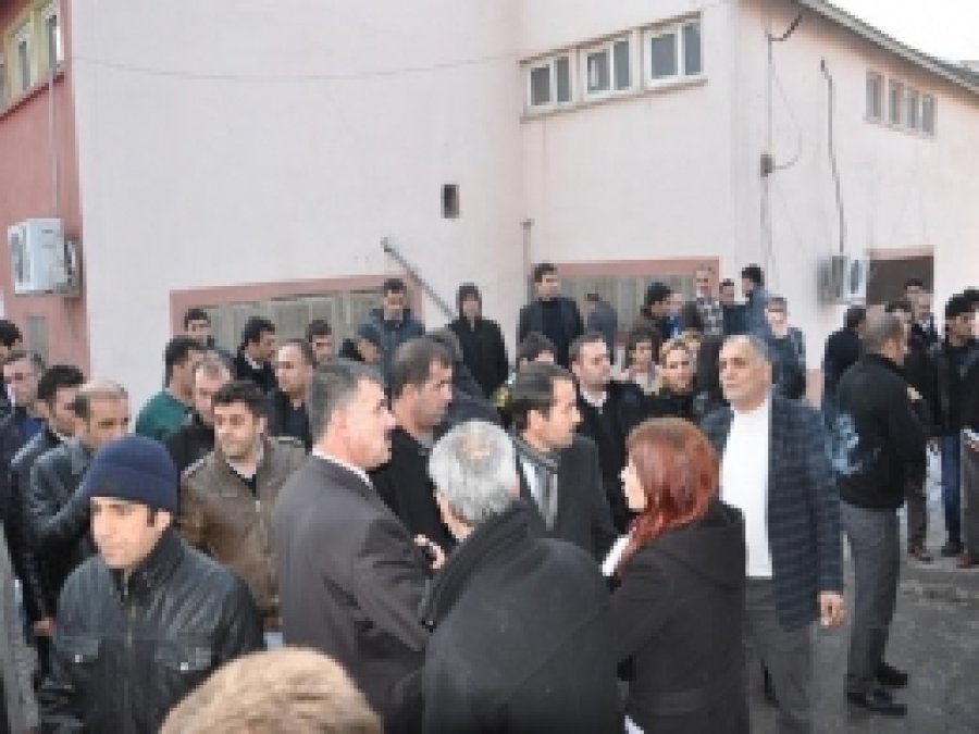 Hastane Çalışanlarından, Başhekimin İstifasına Tepki 