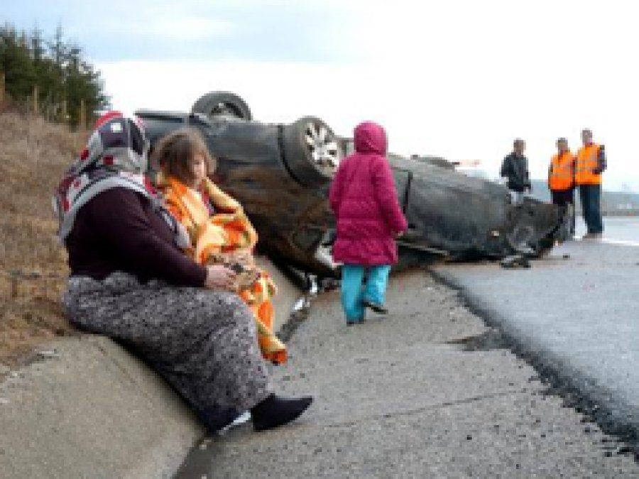 Otomobil Takla Attı: 7 Yaralı