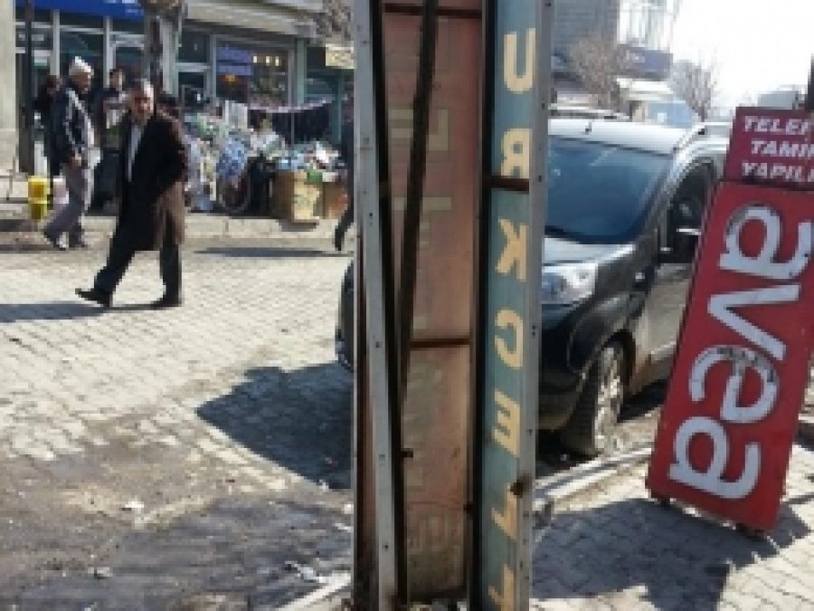 Özalp'ta HÜDA PAR Üyesinin İşyerine Saldırı