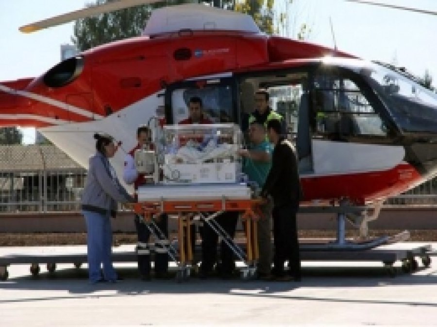 Hasta Bebek Helikopterle Sevk Edildi