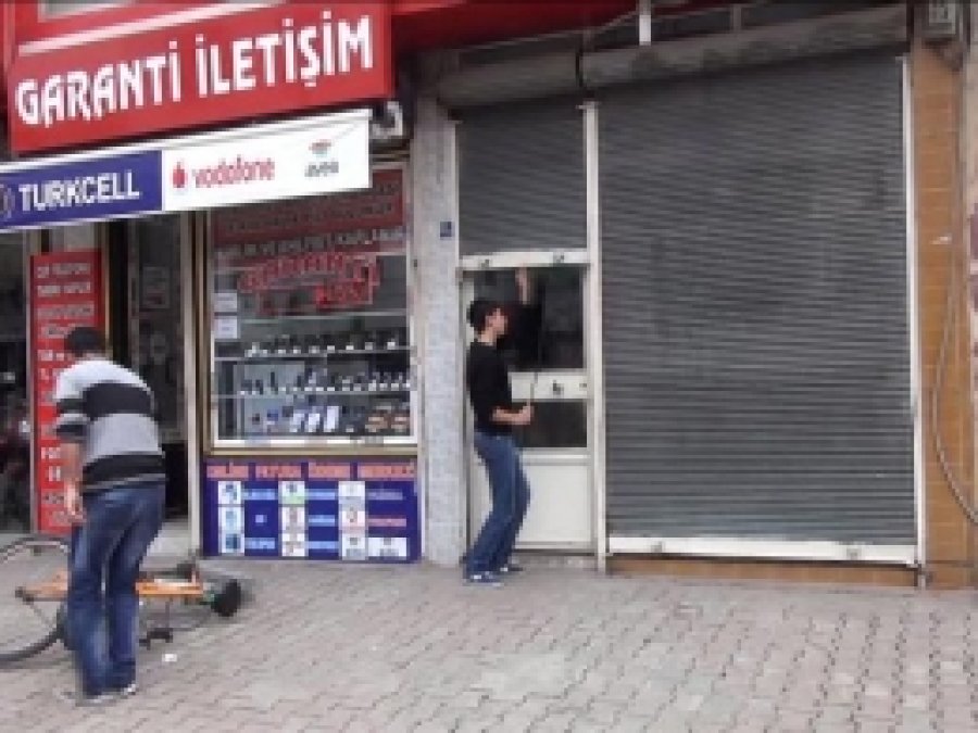 PKK/BDP'liler Tehditle Kepenk Kapattırdı