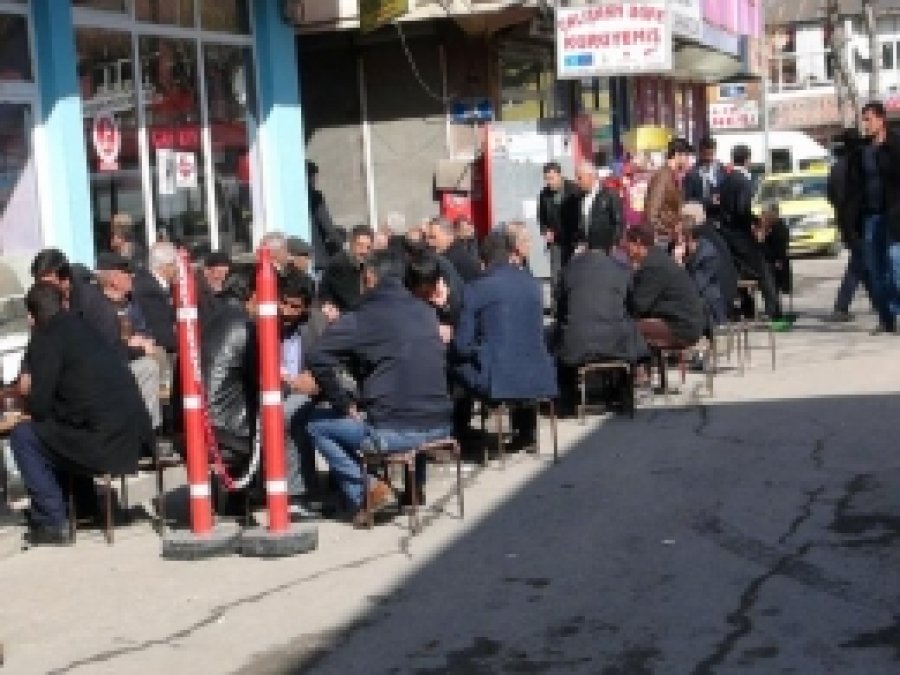 Tatvan'da Güneşli Hava Yüzünü Gösterdi