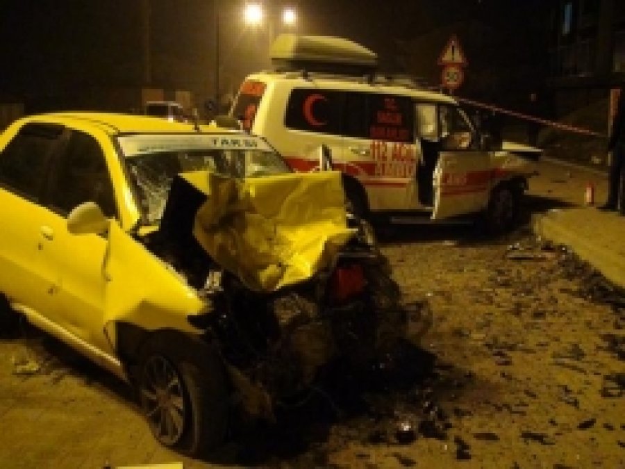 Kaza Yapan Ambulansın İmdadına Yine 112 Yetişti
