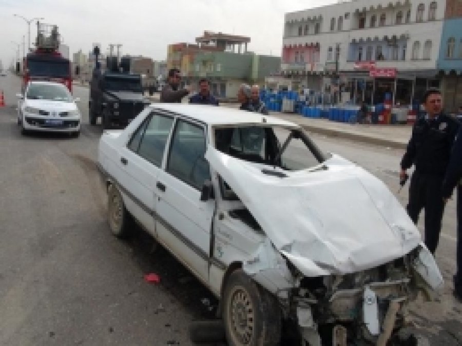Kızıltepe'de Kaza: 3 Yaralı