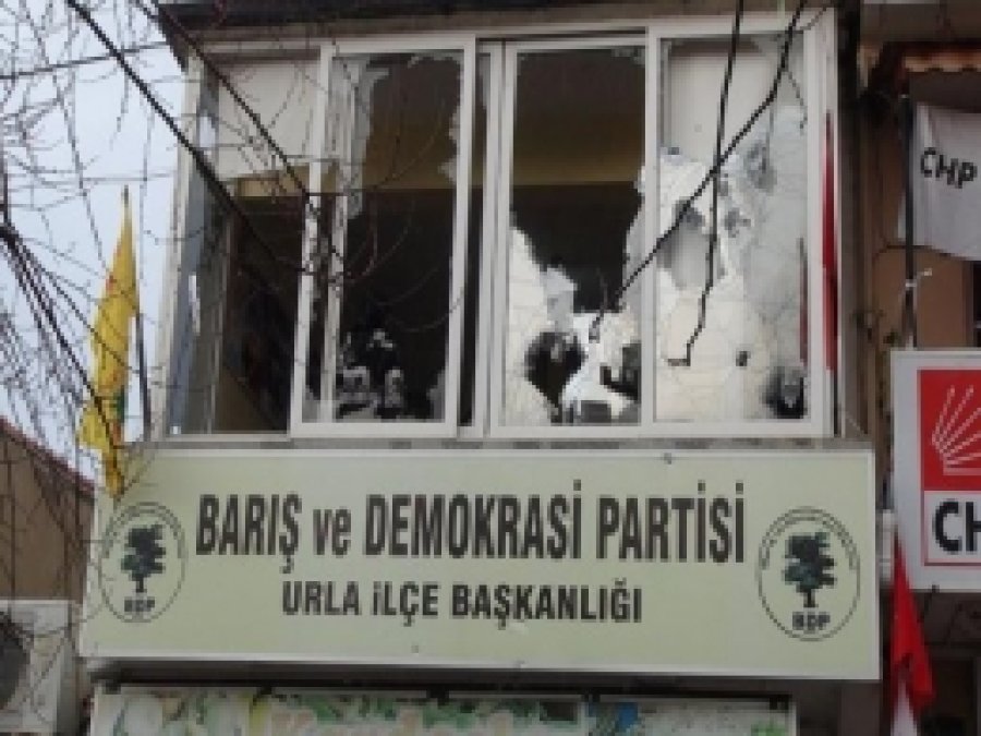 HDP'nin Seçim Lokali Açılışında Olaylar Çıktı 