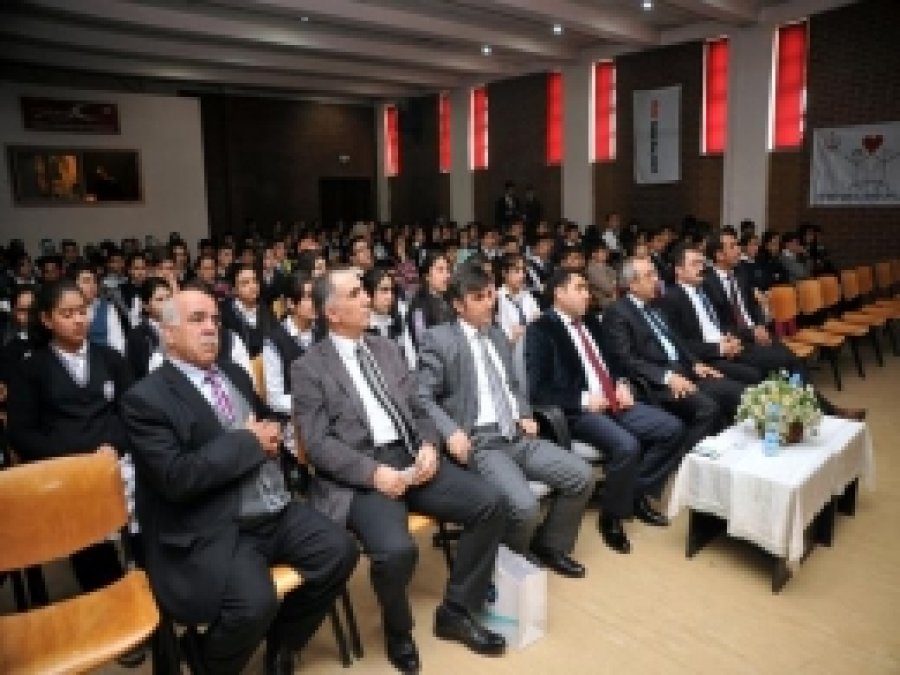 YYÜ Rektörü'nden İlköğretim Öğrencilerine Söyleşi