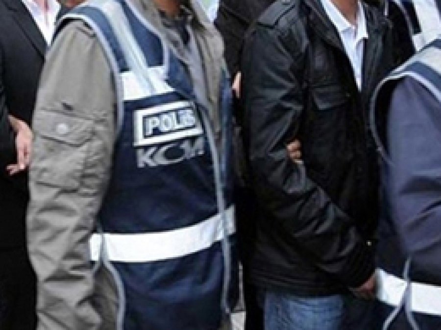 Hırsızlık Zanlıları Yakalandı 
