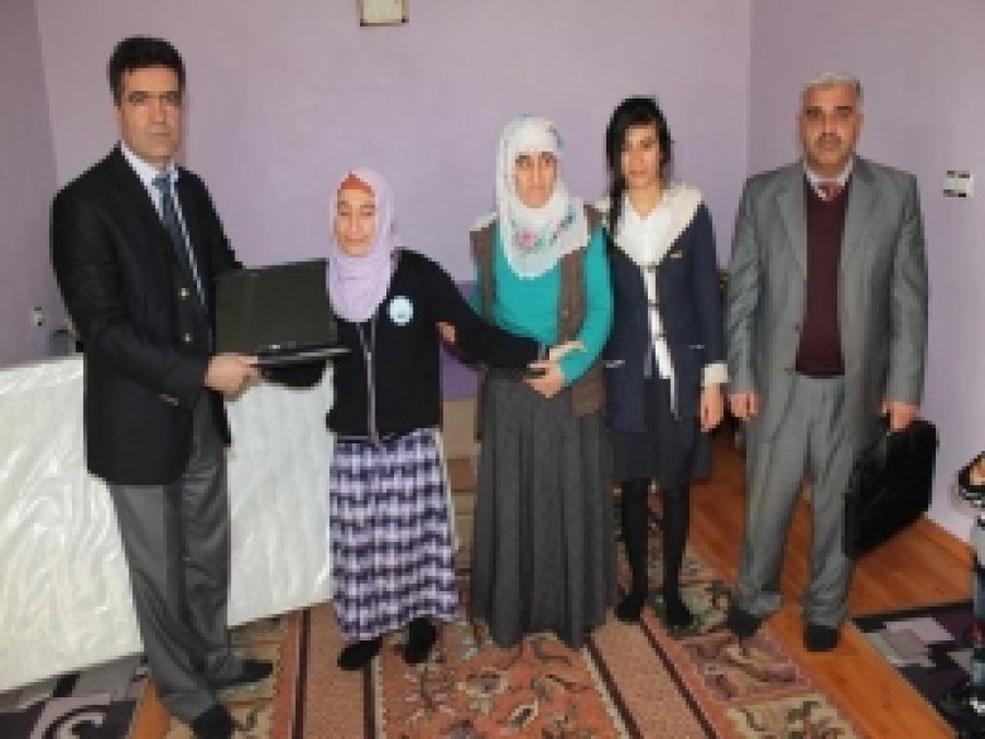Almanya'dan İmam-Hatip Lisesi Öğrencisine Yardım