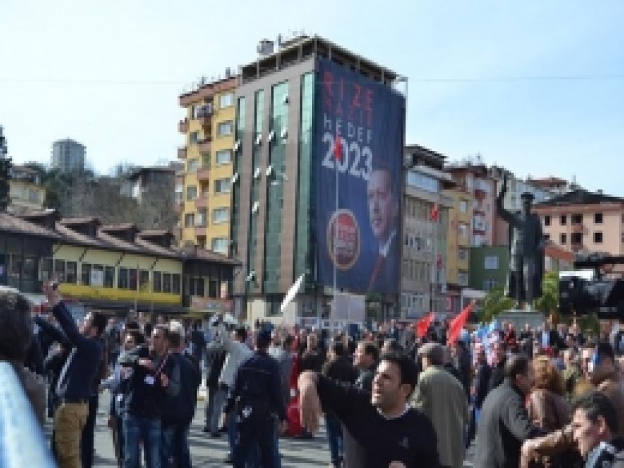 Kılçdaroğlu'nun Rize Mitinginde Olaylar Çıktı