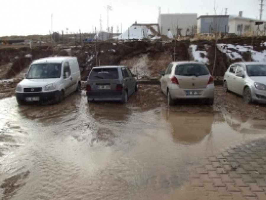TOKİ Sokakları Sular Altında Kaldı