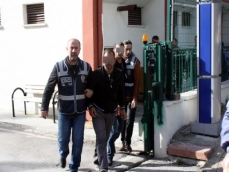 Mersin'de 4 Sokak Satıcısı Yakalandı
