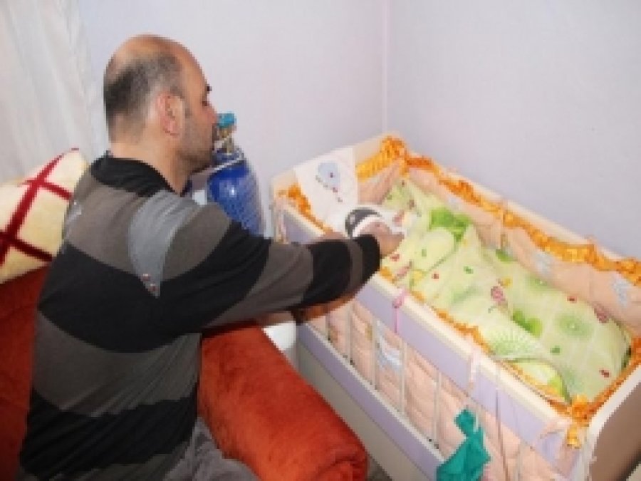 Akciğer Hastası Bebek Yardım Bekliyor
