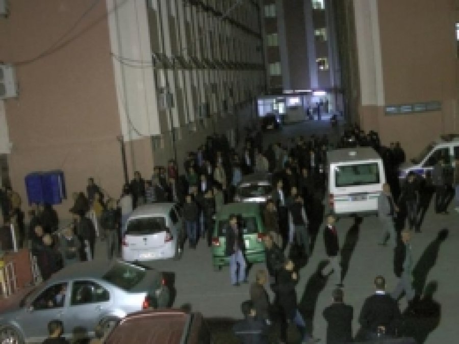 Tarsus'ta Yan Bakma Tartışması Kanlı Bitti:1 Ölü 3 Yaralı