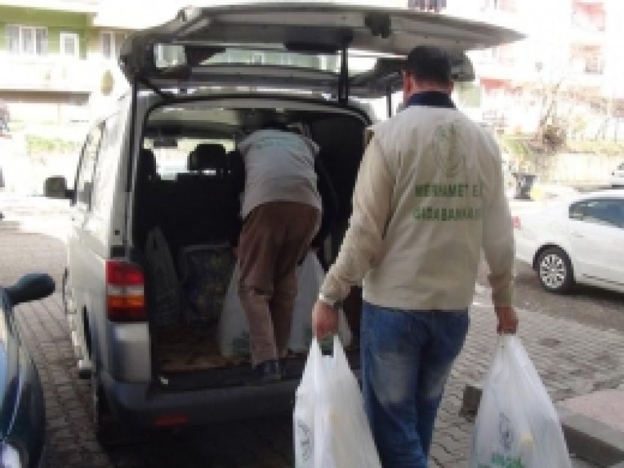 Suriyeli Ailelere 'Merhamet Eli' Uzandı