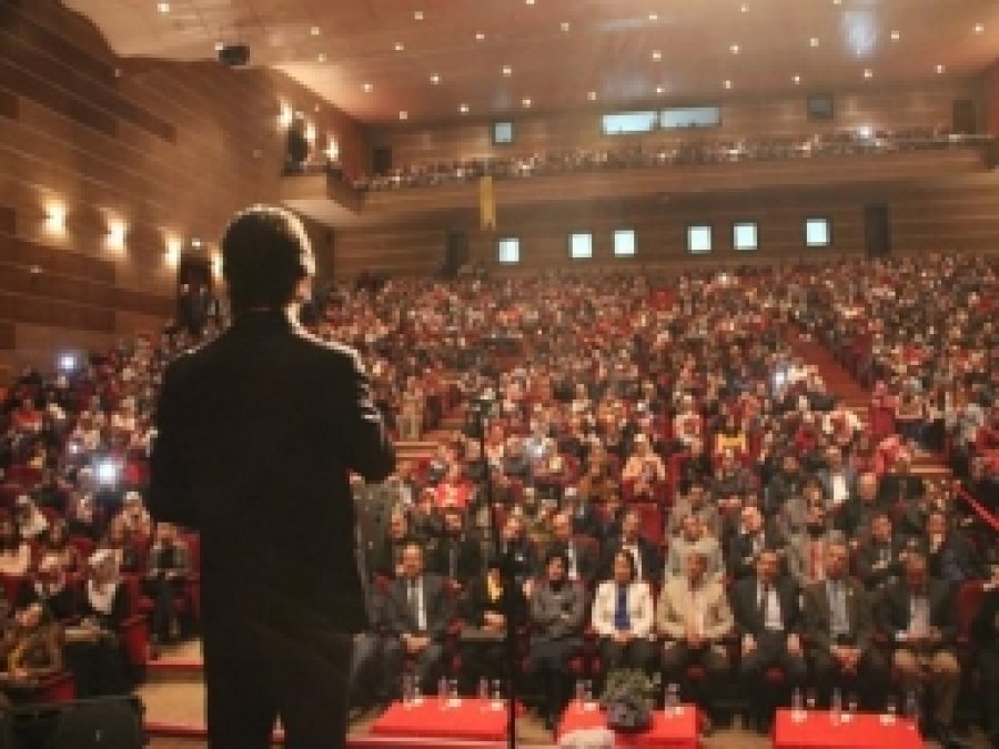 Akif'in Şiirleri Dinleyenleri Mest Etti