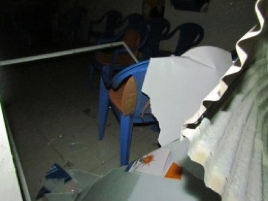Van'da AK Parti Seçim Bürosuna Saldırı
