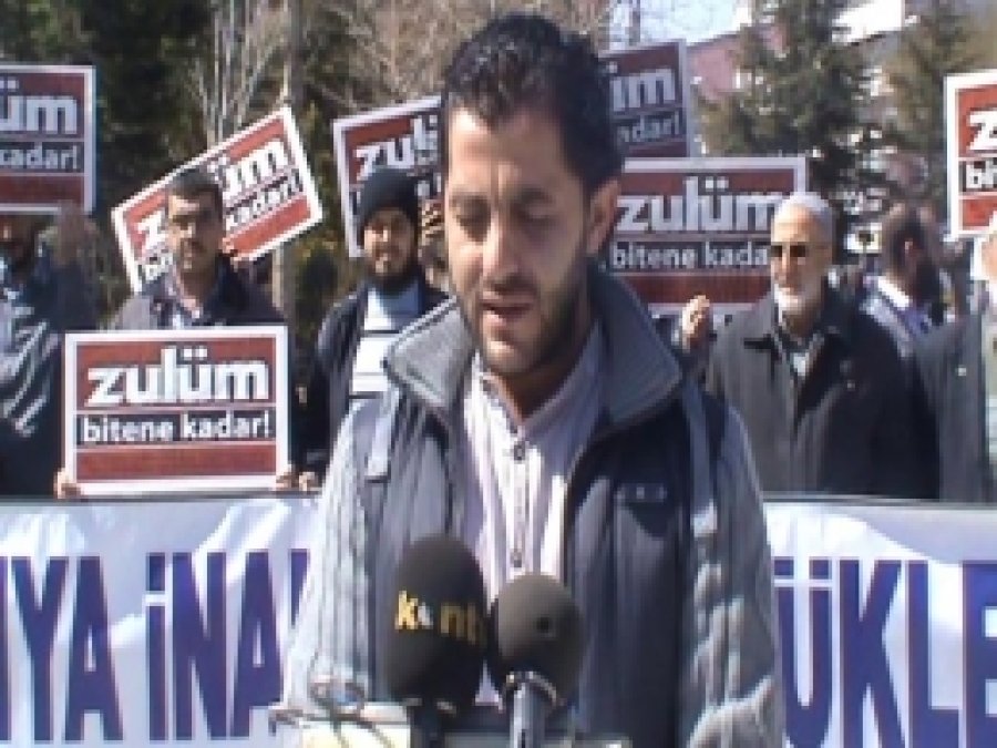 "Fillerin Çatışmasından Çimenler Zarar Görüyor"