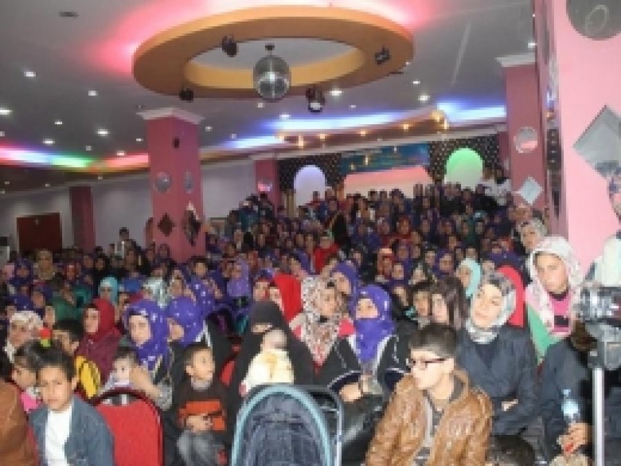 Kuranı Kerim Dağıtılan Programda İzdiham Yaşandı